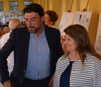 El alcalde Luis Barcala y la concejala de Acción Social, Julia Llopis