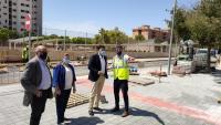 El alcalde de Alicante, Luis Barcala, junto al edil de Movilidad, José Ramón González, y la concejala de Educación, Julia Llopis