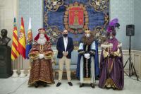 Los Reyes Magos con el concejal de Fiestas Manuel Jiménez