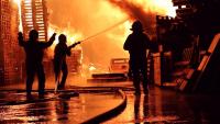 Bomberos del SPEIS realizando labores de extinción de un incendio en 2020
