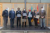 Las cuatro primeras mujeres de la Policía Local del Ayuntamiento de Alicante, junto al alcalde y el concejal de Seguridad Ciudadana