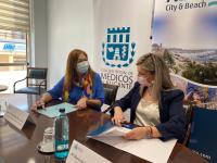 Mari Carmen Sánchez firma el convenio para impulsar el turismo de congresos