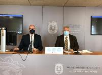 Los portavoces del equipo de gobierno del Ayuntamiento de Alicante, Antonio Manresa (der) y Manuel Villar (izq), en rueda de prensa informativa de ...