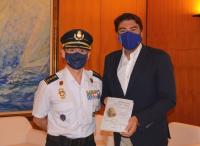 El alcalde recibe al Comisario del Cuerpo Nacional de Policía de Alicante