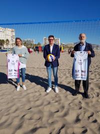 El concejal de Deportes, José Luis Berenguer, junto con el presidente de la Federación de Voleibol de la C.V., en la presentación de la cuarta p...