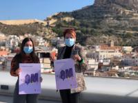 María Conejero, concejala de Igualdad, y Lidia Mena, ganadora del concurso del cartel para el 8M