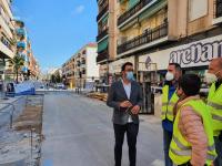Adrián Santos, concejal de Urbanismo, visitando las obras de reurbanización de San Mateo