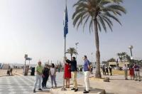 Foto de archivo de la izada de la bandera azul en el Postiguet