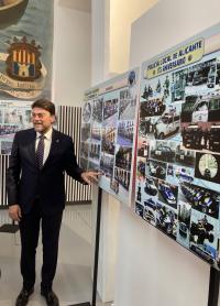 El alcalde en la inauguración de la exposición del 175 aniversario de la Policía Local