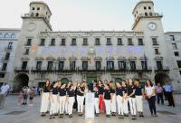 Barcala y las Belleas Marina Niceto y Valeria Gómez, encienden el alumbrado de las Hogueras del Reencuentro