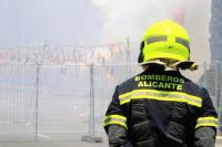 Bombero de Alicante en la mascletà