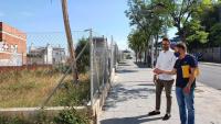 El concejal de Urbanismo, Adrián Santos en el barrio de San Antón