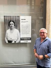 Antonio Manresa, concejal de Cultura, inaugura la exposición  con fotografías de Francisco Sánchez