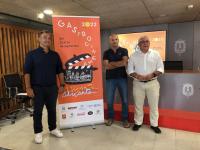 El concejal de Cultura, Antonio Manresa junto al director de Gastrocinema, Vicente Seva y al autor del cartel, Javier Crespo