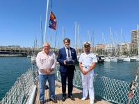 El concejal de Cultura, Antonio Manresa visita el velero escuela de la marina italiana atracado en Alicante El concejal de Cultura, Antonio Manresa visita el velero escuela de la marina italiana atracado en Alicante