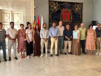 El alcalde, Luis Barcala y la concejala de Juventud, María Conejero en la celebración del Día Internacional de la Juventud