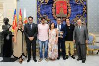 El alcalde y la vicealcaldesa junto a Eduardo Rodríguez, máximo goleador del Hércules en la recepción