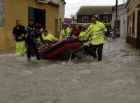 Rescate efectuado por los bomberos tras las inundaciones Rescate efectuado por los bomberos tras las inundaciones