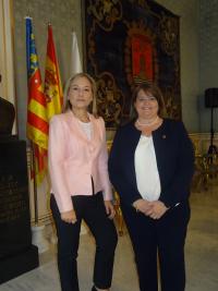 La presidenta de CECE Alicante, Marisa Artiaga, y la concejala de Educación, Julia Llopis