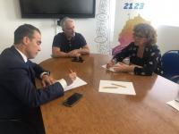 El concejal de Presidencia y Coordinación de Proyectos, Antonio Peral, el jefe de Servicio de Nuevas Tecnologías, Javier Morales, y la consellera... El concejal de Presidencia y Coordinación de Proyectos, Antonio Peral, el jefe de Servicio de Nuevas Tecnologías, Javier Morales, y la consellera...
