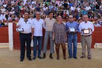 Mari Carmen de España, concejala de la Plaza de Toros, con los ex-directores de la Escuela Taurina Municipal de Alicante