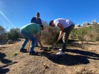 El alcalde Barcala y el concejal de Medio Ambiente Manuel Villar participan junto a la asociación Enamorados de Alicante en la reforestación de C...