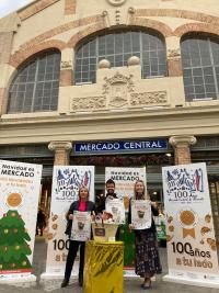 La concejal de Mercados, Lidia López presentando la campaña de Navidad 