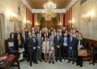 Foto de grupo con todos los homenajeados y la corporación