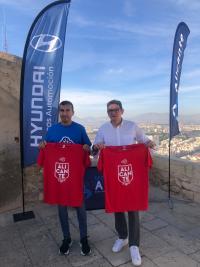 El concejal de Deportes José Luis Berenguer y Andrés Macías en la presentación de la carrera entre los dos castillos 