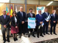 El alcalde Luis Barcala, el concejal de Transporte, Manuel Villar  y el CEO de Vectalia Antonio Arias en la firma del contrato de prestación del s...