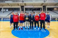 Barcala visita a la selección de baloncesto