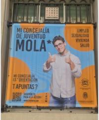 Lona de la Concejalía de Juventud "Mi Concejalía de Juventud mola" 