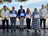 La vicealcaldesa Mari Carmen Sánchez recogiendo el galardón “Bandera Azul”