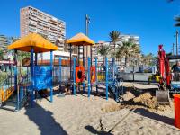 Imagen de juego infantil situado en la Playa de San Juan 