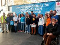 El alcalde y la concejala de Bienestar Social en el Día Internacional de las Personas con Discapacidad