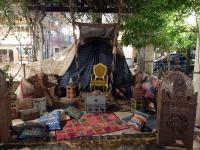 Uno de los tronos situados en el Campamento Real de la Plaza de Gabriel Miró