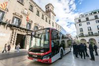 Autobús frente al Ayuntamiento de Alicante