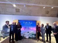 La concejala de Turismo y la concejala de Cultura en la presentación de “Guardianes de Piedra. Los castillos de Alicante”
