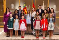 El alcalde con las Belleas del Foc