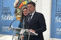 El alcalde y la concejala de Cultura en la inauguración de la Feria del Libro