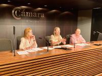 La concejala de Comercio anunciando el Bono Consumo 