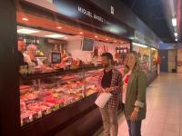 La concejala de Comercio y el Presidente de la Asociación de Comerciantes de Mercados Municipales