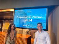 La concejala de Turismo y el director de Servicios de Esatur 
