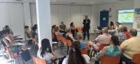 El concejal Antonio Peral, en una de las reuniones explicativas con vecinos