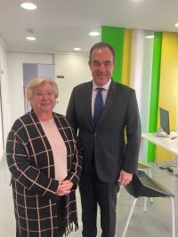 Acto de inauguración de la Oficina con el concejal de Proyectos Europeos, Antonio Peral, y la presidenta de la asociación de Virgen del Remedio, ...