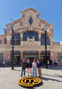 Imagen del alcalde Luis Barcala en la grabación del Mercado donde ha podido hablar sobre la capitalidad gastronómica con los conocidos jueces de ...