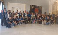 Imagen del acto celebrado en el Salón Azul del Ayuntamiento para recibir a  la plantilla y directiva del Horneo Eón Alicante