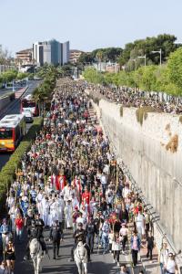 Imagen de la peregrinación multitudinaria de la Santa Faz 2025