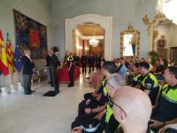 Imagen del acto de toma de posesión de los nuevos Policías Locales de Alicante en el Salón Azul municipal