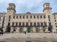 Imagen de la fachada del Ayuntamiento de Alicante
